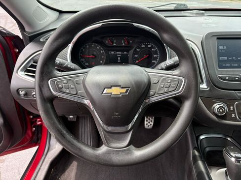 Used 2017 Chevrolet Malibu LT FWD image 14