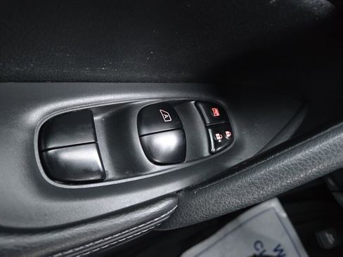 Used 2016 Nissan Rogue SV image 18