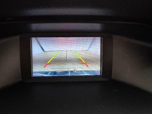 Used 2018 Ford Focus SE w/ SE Appearance Package image 23