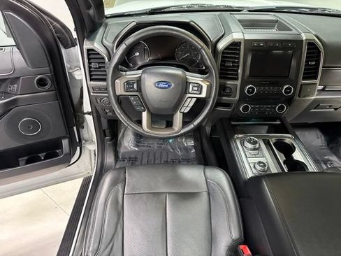 Used 2018 Ford Expedition XLT w/ Equipment Group 202A AWD/4WD image 18
