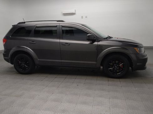 Used 2020 Dodge Journey SE w/ SE Popular Equipment Group FWD image 11