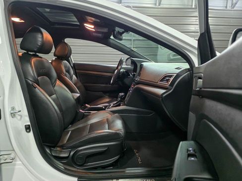 Used 2018 Hyundai Elantra Sport image 14