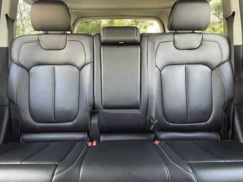 Used 2023 Jeep Grand Cherokee Limited image 40