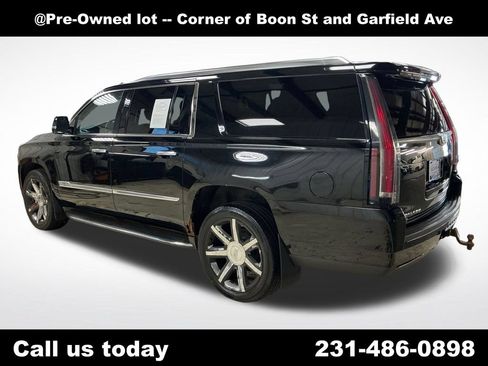 Used 2015 Cadillac Escalade ESV Luxury AWD/4WD image 3
