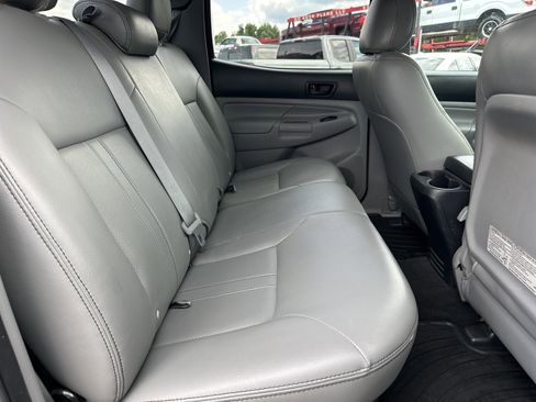 Used 2014 Toyota Tacoma 4x4 Double Cab w/ SR5 Package image 15