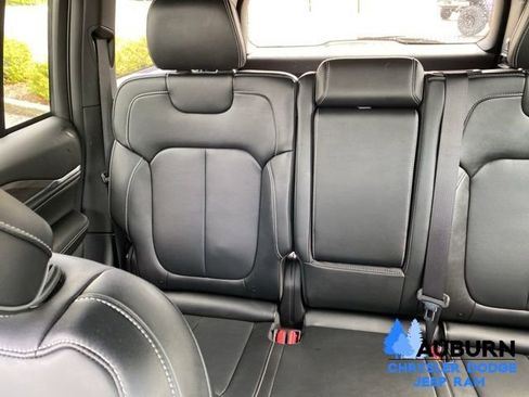 Used 2023 Jeep Grand Cherokee Overland AWD/4WD image 18