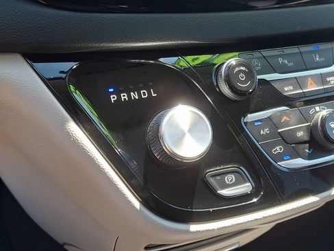 Used 2024 Chrysler Pacifica Touring-L FWD image 15