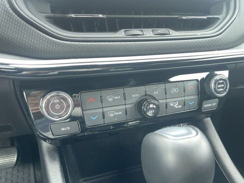 Used 2025 Jeep Compass Trailhawk AWD/4WD image 25