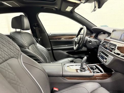 Used 2022 BMW 750i xDrive w/ Executive Package AWD/4WD image 41