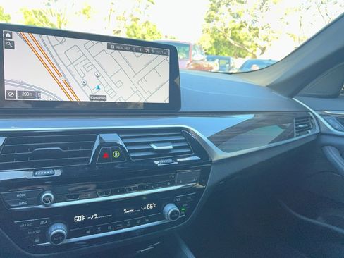 Used 2021 BMW 530e w/ M Sport Package image 15