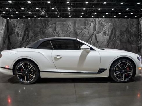 Used 2022 Bentley Continental GT image 20
