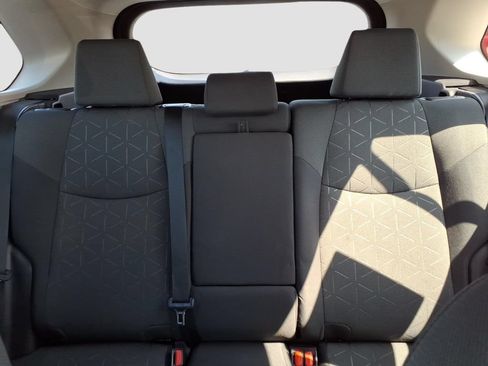 Used 2021 Toyota RAV4 XLE AWD/4WD image 18