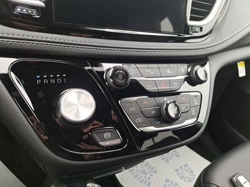 New 2026 Chrysler Pacifica Select image 25