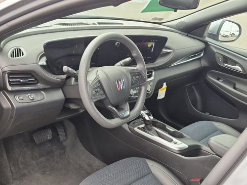 Certified 2026 Buick Envista Preferred w/ Advanced Safety Package FWD image 9