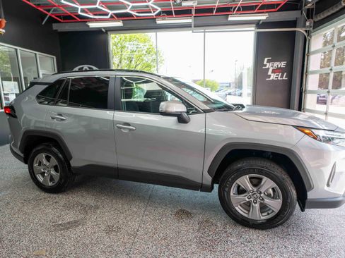 Used 2025 Toyota RAV4 XLE w/ Convenience Package image 5