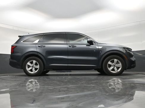 Used 2023 Kia Sorento LX FWD image 25