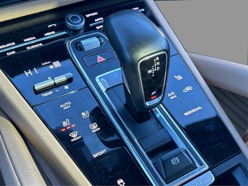 Used 2020 Porsche Cayenne AWD/4WD image 39