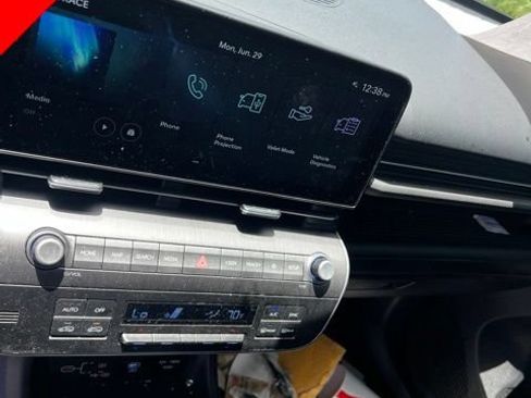 Used 2025 Hyundai Kona SEL FWD image 25