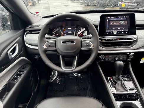 New 2026 Jeep Compass Latitude image 17