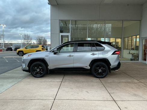 Used 2020 Toyota RAV4 XSE image 19