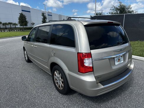 Used 2016 Chrysler Town & Country Touring FWD image 2