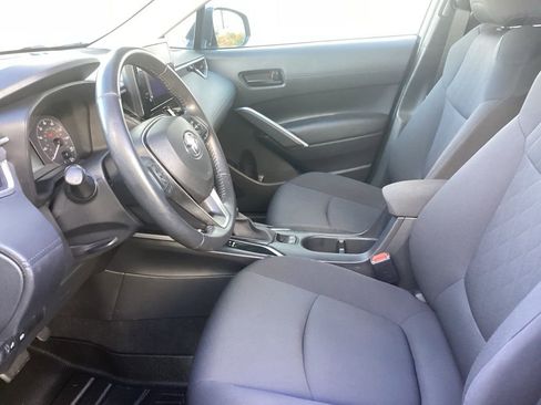 Used 2023 Toyota Corolla Cross LE image 3