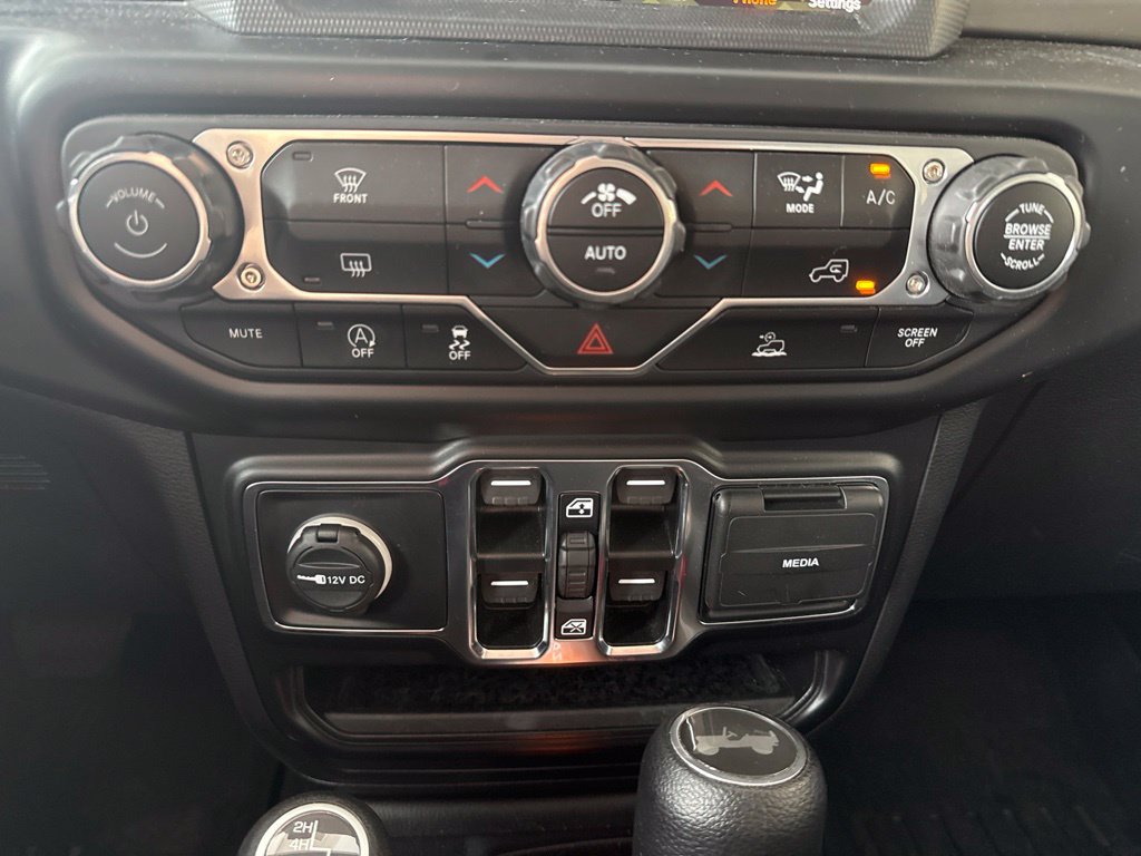 Used 2022 Jeep Wrangler Unlimited Sahara AWD/4WD image 21