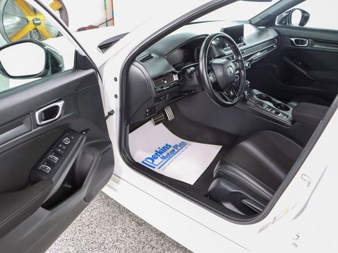 Used 2024 Honda Civic Sport image 3