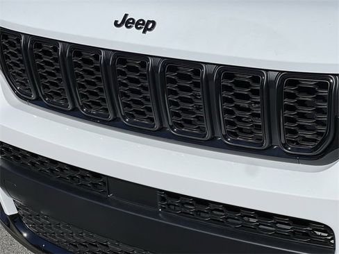 New 2025 Jeep Grand Cherokee L Altitude image 16