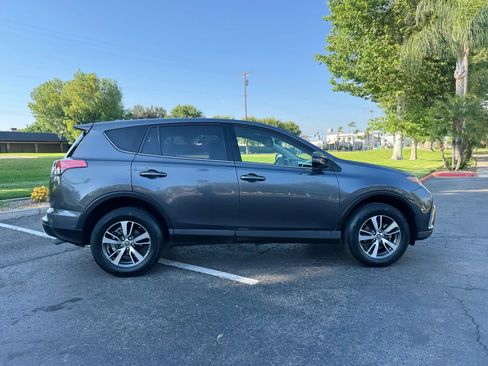 Used 2018 Toyota RAV4 XLE w/ Carpet Mat Package FWD image 28