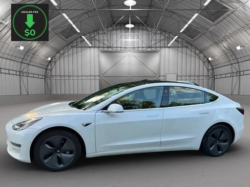 Used 2020 Tesla Model 3 Standard Range RWD image 2