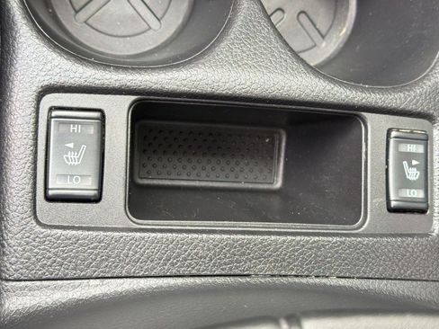 Used 2018 Nissan Rogue SV FWD image 33