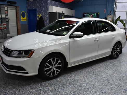 Used 2017 Volkswagen Jetta SE image 8