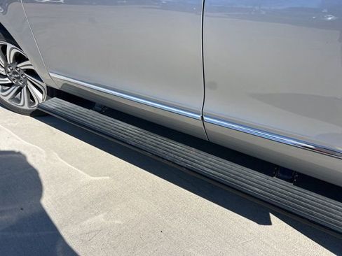 Used 2022 Lincoln Navigator Reserve image 12