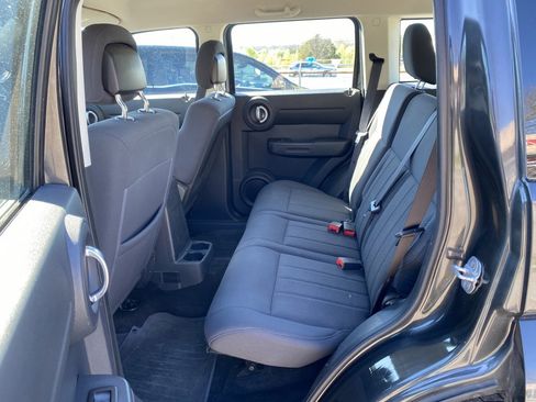 Used 2011 Dodge Nitro SE image 16