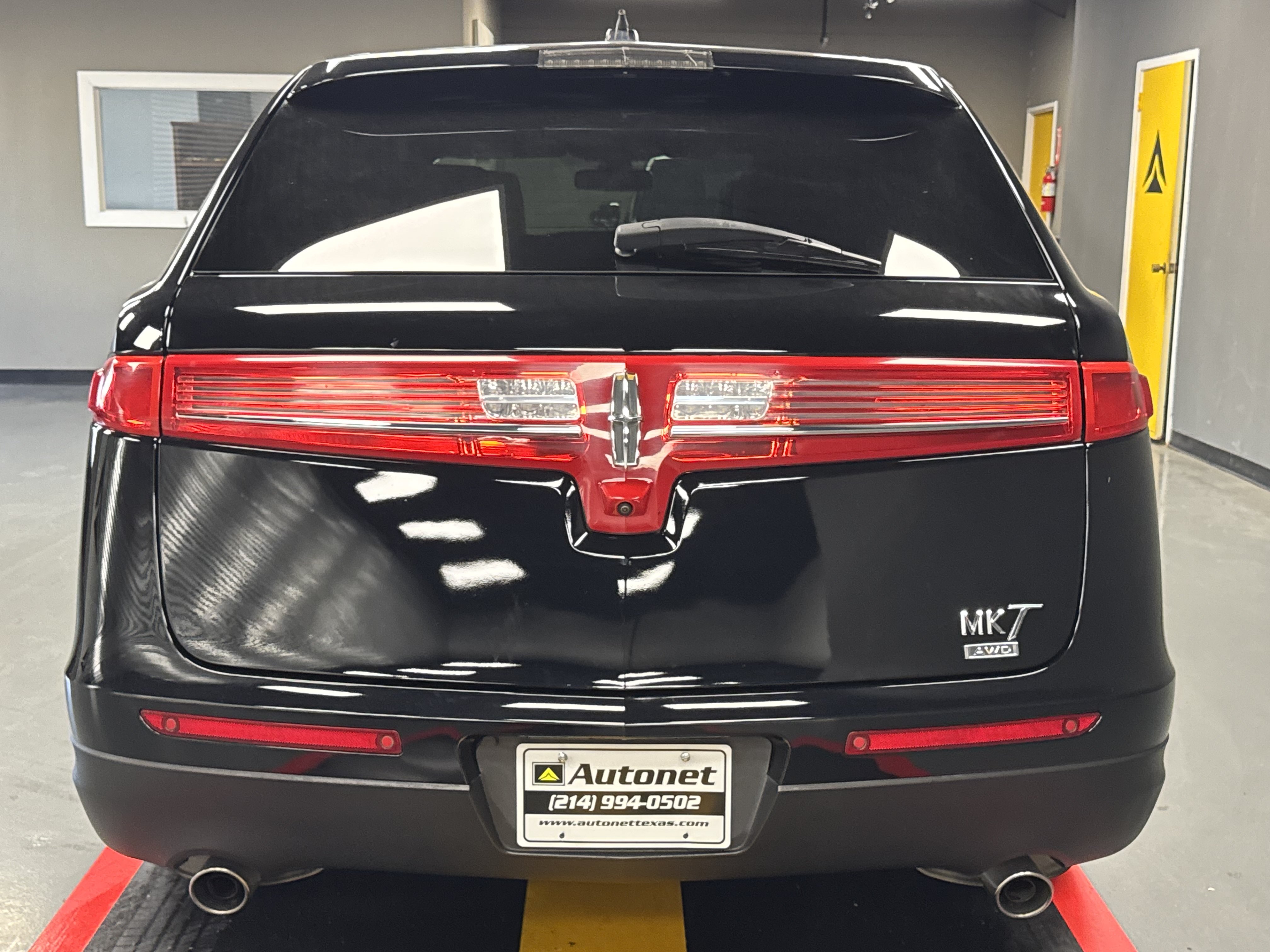 Used 2017 Lincoln MKT AWD image 6