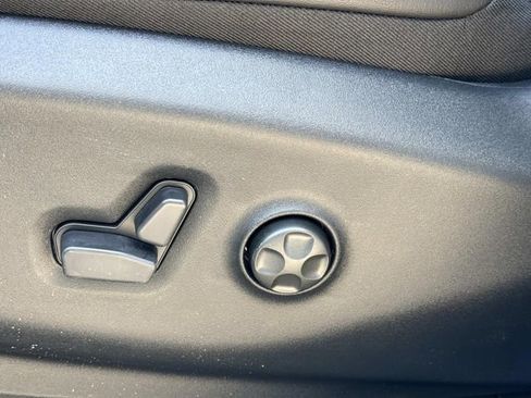 New 2026 Chrysler Pacifica Limited FWD image 30