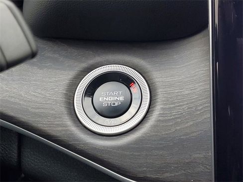 New 2025 Jeep Grand Cherokee Limited w/ Trailer Tow Package image 24