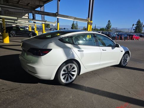 Used 2023 Tesla Model 3 Standard Range image 2