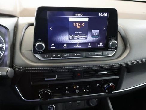 Used 2023 Nissan Rogue S image 19