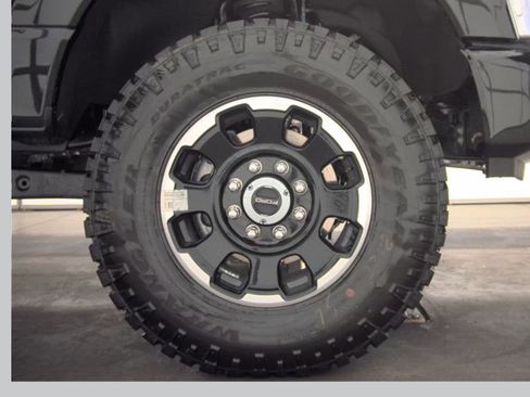 Used 2025 Ford F250 Lariat w/ Tremor Off-Road Package image 10