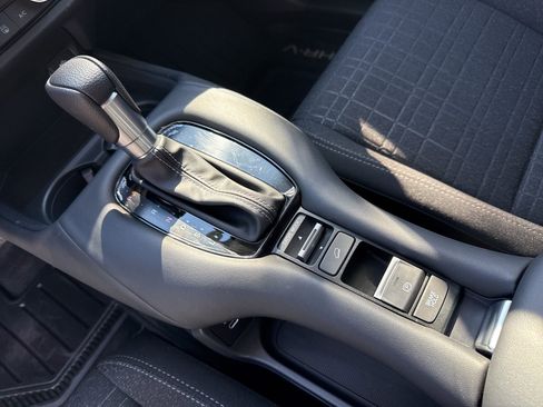 Used 2025 Honda HR-V LX image 17