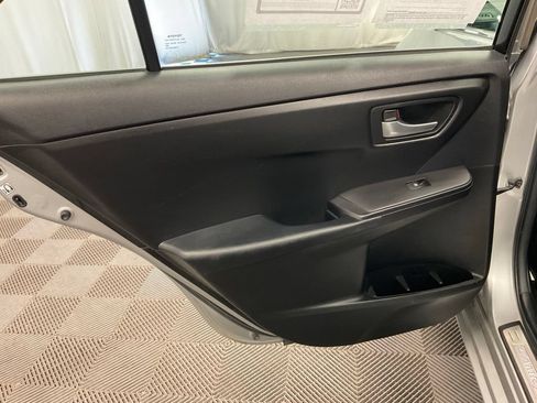Used 2016 Toyota Camry SE w/ Moonroof Package FWD image 31