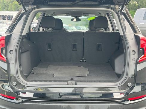 Used 2024 GMC Terrain SLE w/ Driver Convenience Package FWD image 24