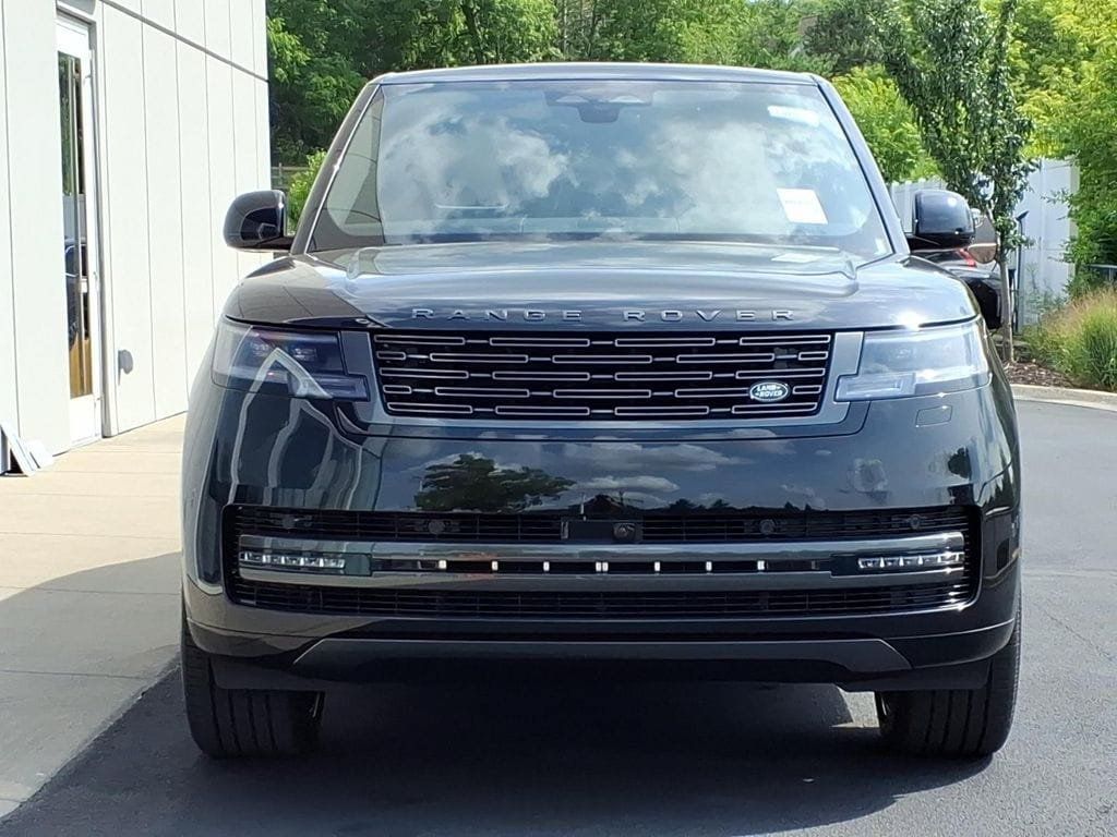 New 2026 Land Rover Range Rover Long Wheelbase SE AWD/4WD image 2