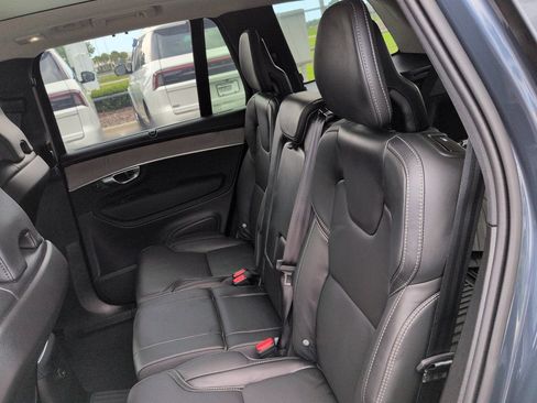 Used 2025 Volvo XC90 T8 Ultra w/ Protection Package Premier AWD/4WD image 14