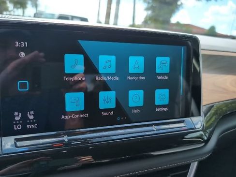 Used 2024 Volkswagen Atlas SE FWD image 13