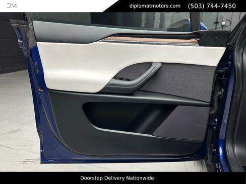 Used 2022 Tesla Model X image 32