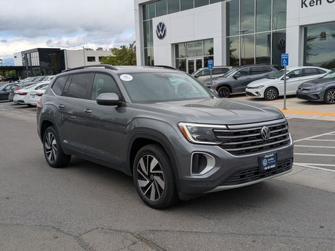 Certified 2025 Volkswagen Atlas SE AWD/4WD image 1