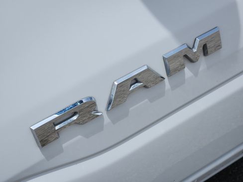 Used 2025 RAM 1500 Laramie AWD/4WD image 12